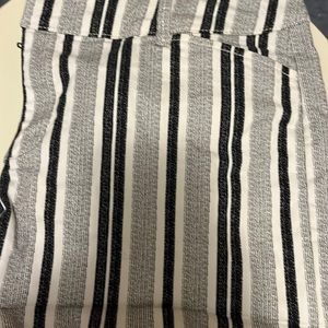 🆕 Ladies Old Navy Pixie Mid-Rise Shorts 💗 Size 8